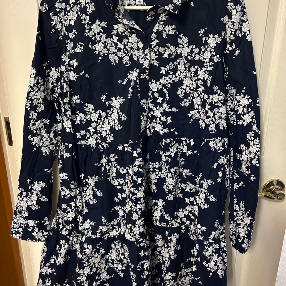 Crown and Ivy navy/white Floral Long Sleeve Dress